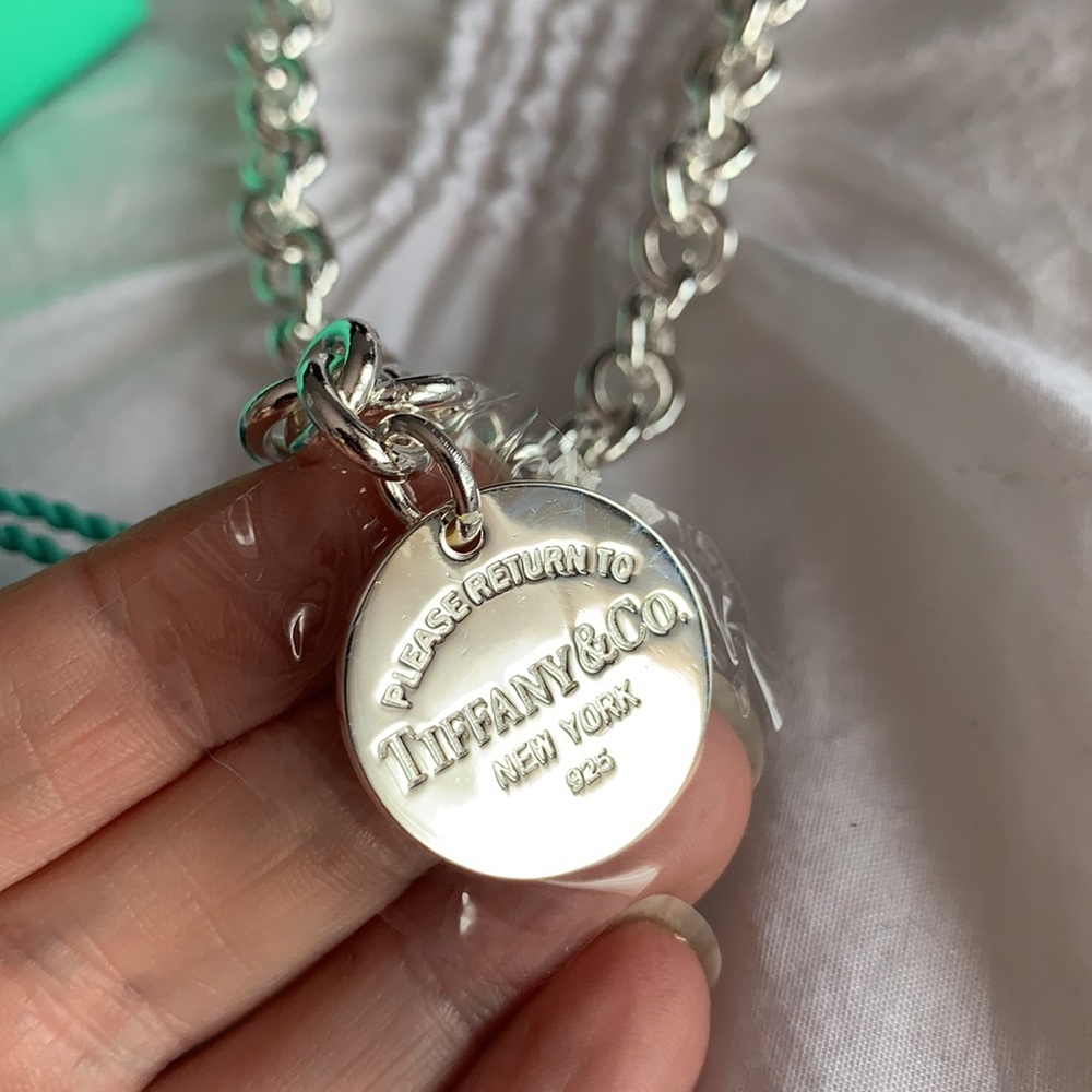 Silver Round Return to Tiffany designer necklace new!